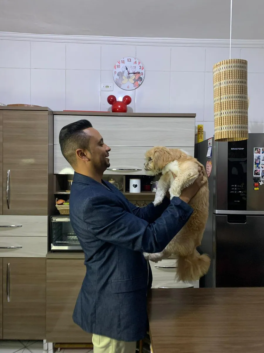 Gesiel Rodrigues, fundador da Prolpet, com seu pet Theo